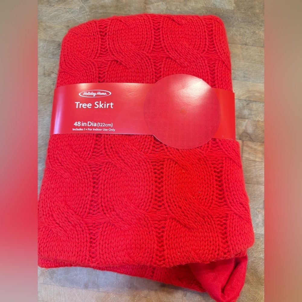 Holiday Home Red Cable Knit Tree Skirt Christmas Skirt 
Universal Fit Brand New
